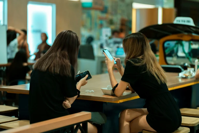 Should Phones be Banned in Hawaii Classrooms? A New Bill Sparks Big Conversation